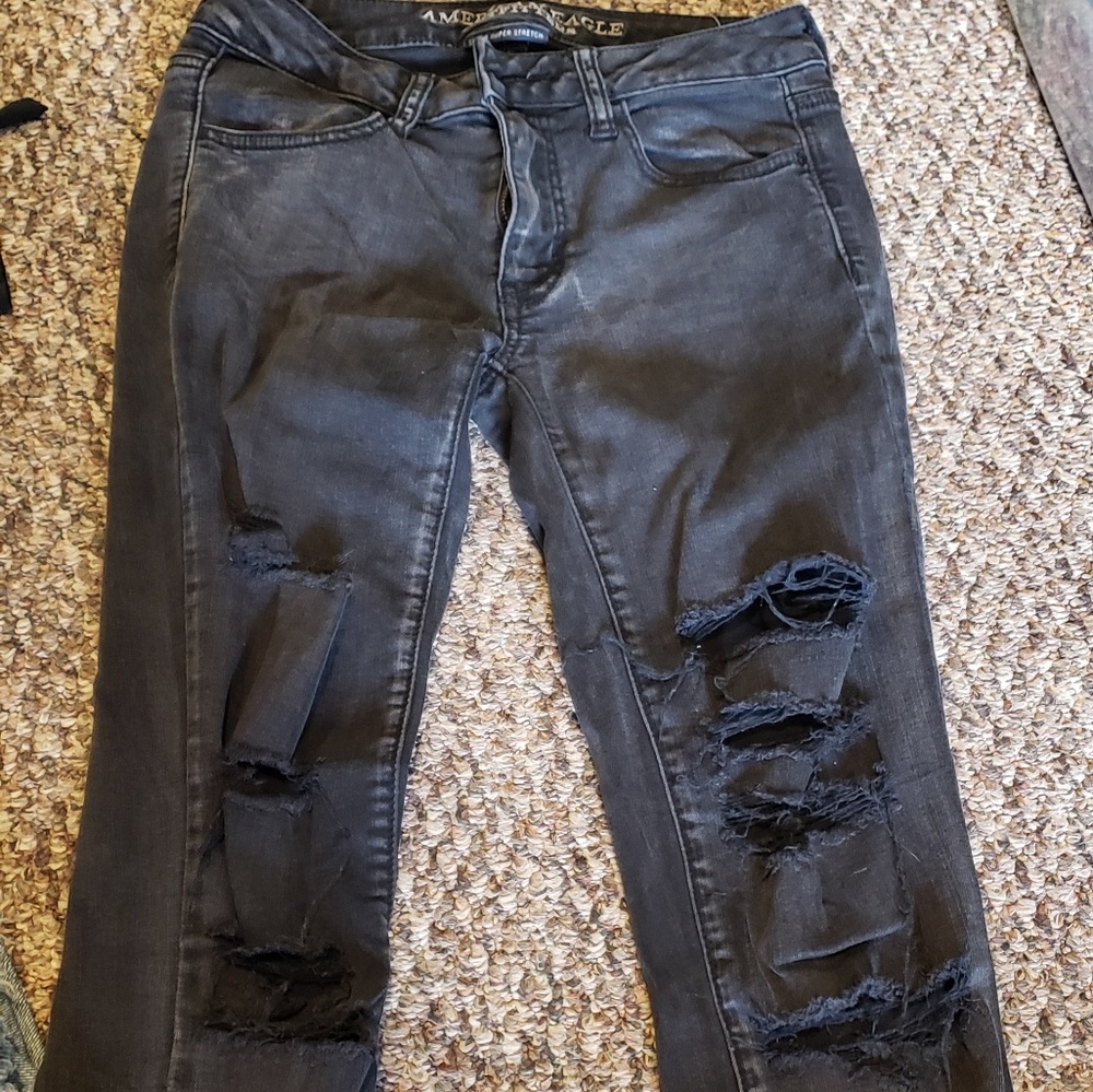 AMERICAN EAGLE black destroyed jeggings
